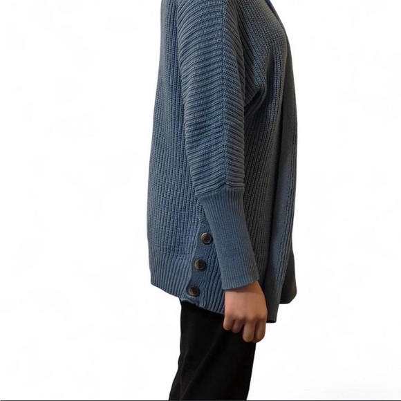 Stylish Blue Cardigan with Button Details - Picture 4 of 4